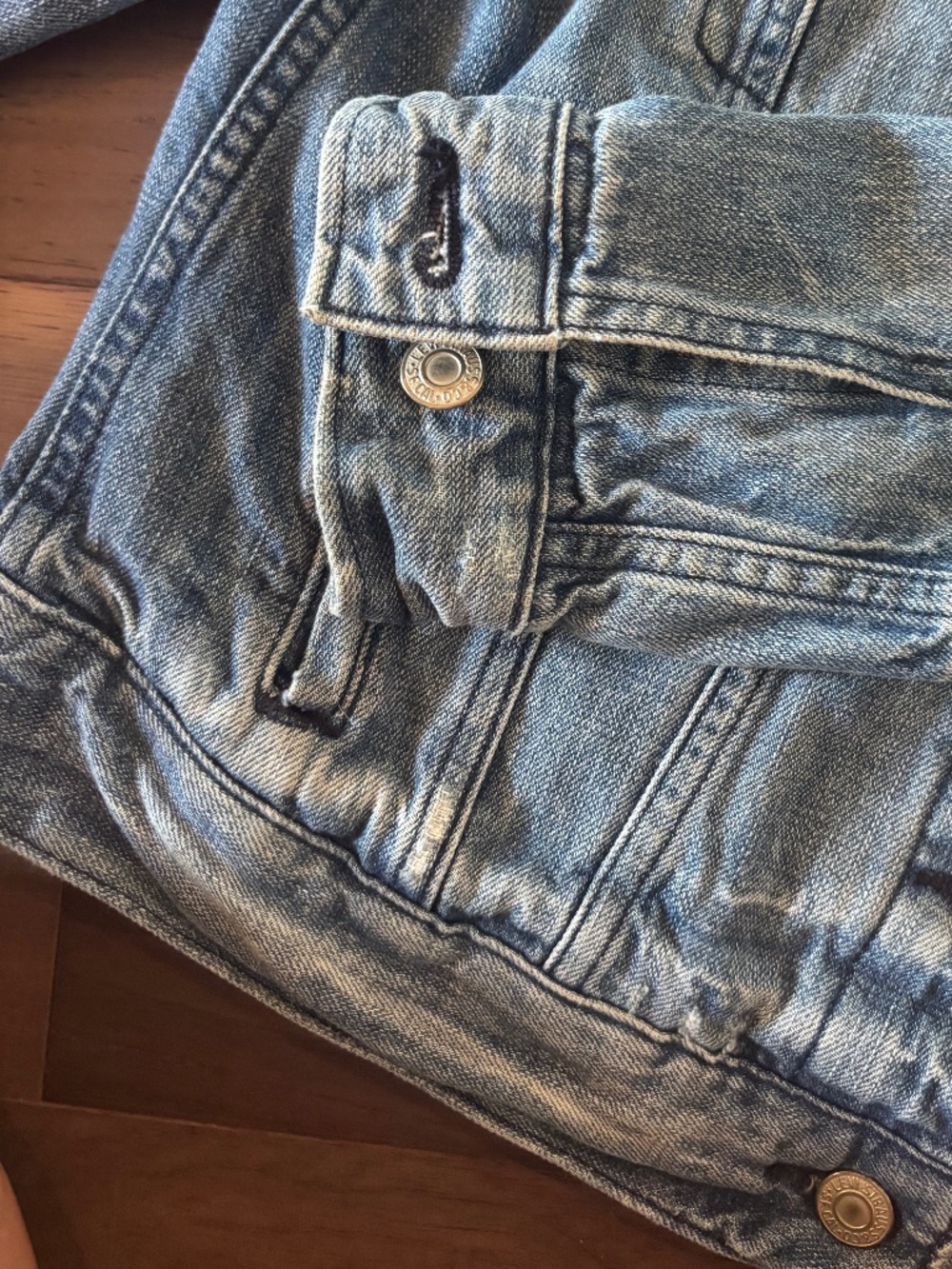 Levi's Denim Trucker Jacket (M) - Picture 5 of 5